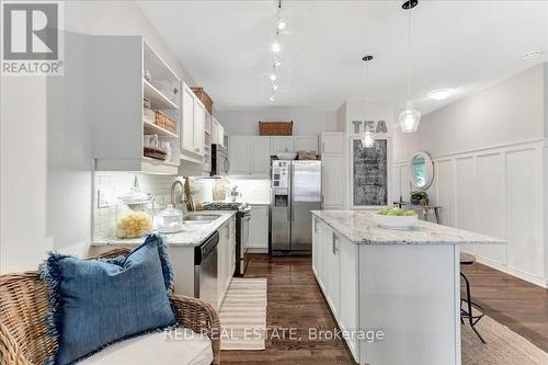 35 Canterbury Circle, Orillia, ON - Indoor Photo Showing Kitchen With Upgraded Kitchen