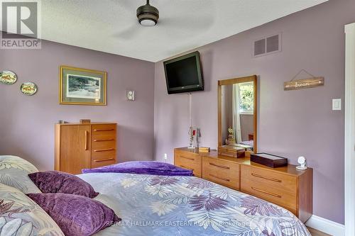 32 Liberty Lane, Kawartha Lakes, ON - Indoor Photo Showing Bedroom