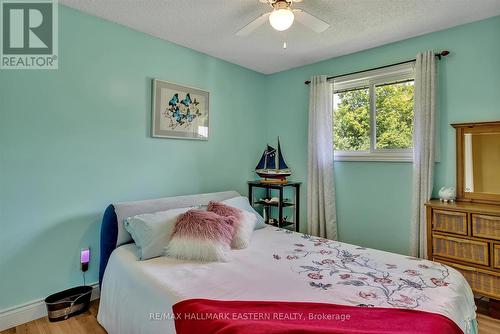 32 Liberty Lane, Kawartha Lakes, ON - Indoor Photo Showing Bedroom