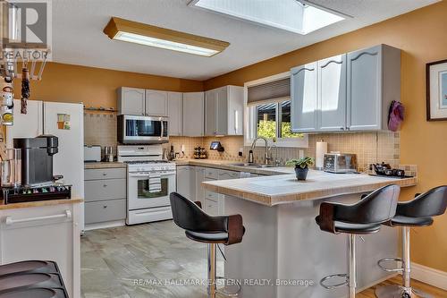 32 Liberty Lane, Kawartha Lakes, ON - Indoor Photo Showing Kitchen