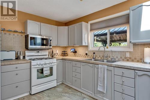 32 Liberty Lane, Kawartha Lakes, ON - Indoor Photo Showing Kitchen With Double Sink