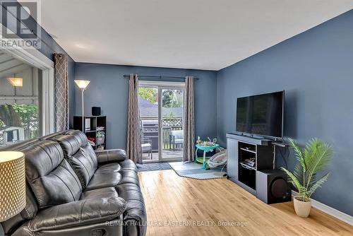 500 Rose Avenue, Peterborough, ON - Indoor Photo Showing Living Room