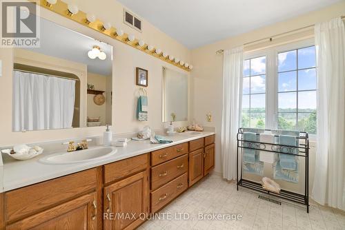 233 County Rd 28 Road, Prince Edward County, ON - Indoor Photo Showing Bathroom