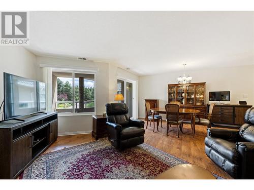 1965 Durnin Road Unit# 217, Kelowna, BC - Indoor Photo Showing Living Room