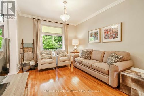 543 Gilmour Street, Peterborough, ON - Indoor Photo Showing Living Room