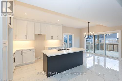 11 Elvira Way, Thorold, ON - Indoor Photo Showing Kitchen With Double Sink