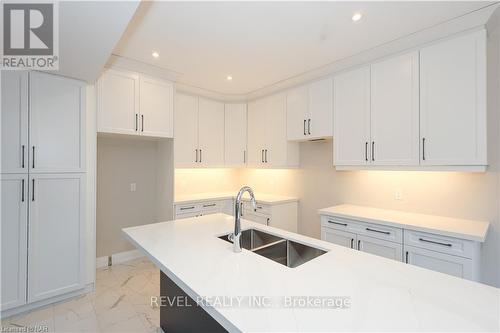 11 Elvira Way, Thorold, ON - Indoor Photo Showing Kitchen With Double Sink