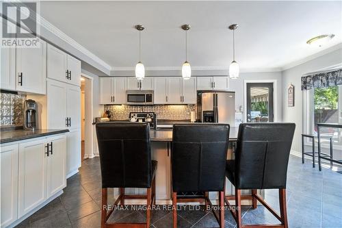 10 Meadowbrook Lane, Pelham, ON - Indoor Photo Showing Kitchen With Upgraded Kitchen