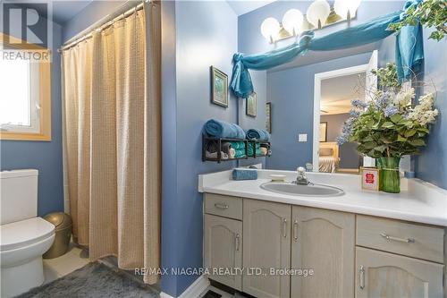 10 Meadowbrook Lane, Pelham, ON - Indoor Photo Showing Bathroom