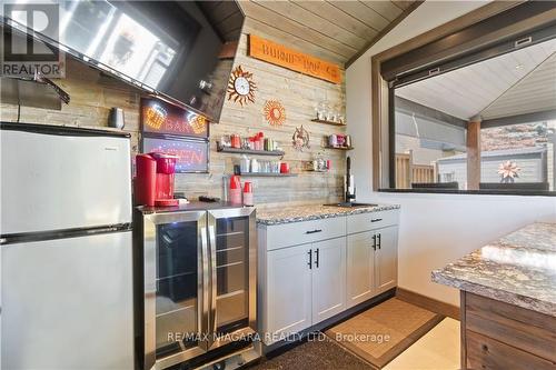 10 Meadowbrook Lane, Pelham, ON - Indoor Photo Showing Kitchen