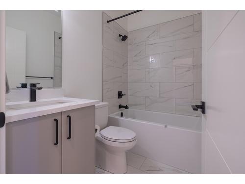 103 - 800 Riverside Way, Fernie, BC - Indoor Photo Showing Bathroom