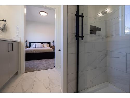103 - 800 Riverside Way, Fernie, BC - Indoor Photo Showing Bathroom