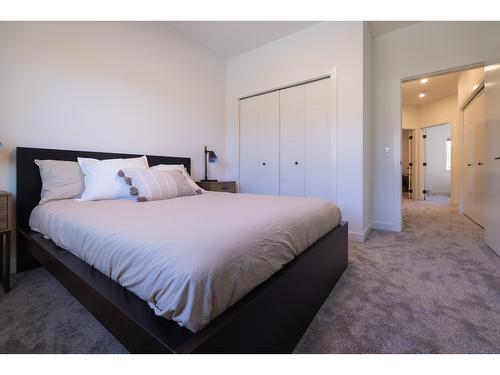 103 - 800 Riverside Way, Fernie, BC - Indoor Photo Showing Bedroom