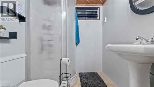 194 6Th Street, Hanover, ON - Indoor Photo Showing Bathroom