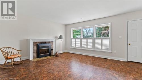 194 6Th Street, Hanover, ON - Indoor With Fireplace