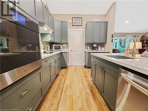 44 Hemlock Road, South Bruce Peninsula, ON - Indoor Photo Showing Kitchen With Upgraded Kitchen