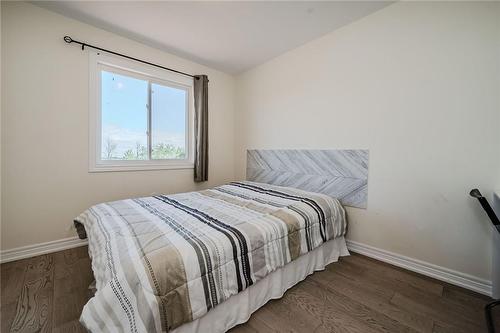 91 Pinot Crescent, Hamilton, ON - Indoor Photo Showing Bedroom