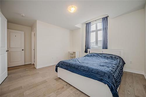 91 Pinot Crescent, Hamilton, ON - Indoor Photo Showing Bedroom