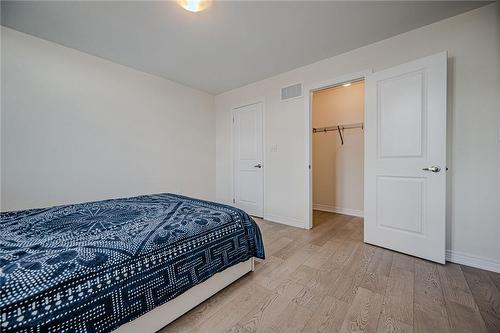 91 Pinot Crescent, Hamilton, ON - Indoor Photo Showing Bedroom