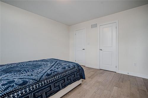 91 Pinot Crescent, Hamilton, ON - Indoor Photo Showing Bedroom