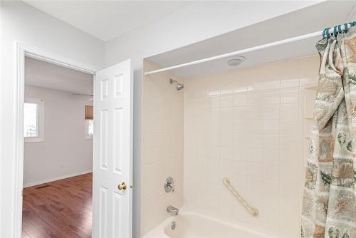 2155 Duncaster Drive|Unit #34, Burlington, ON - Indoor Photo Showing Bathroom