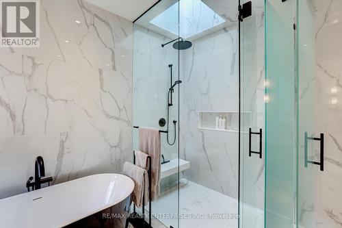 37 Oakwood Avenue N, Mississauga, ON - Indoor Photo Showing Bathroom