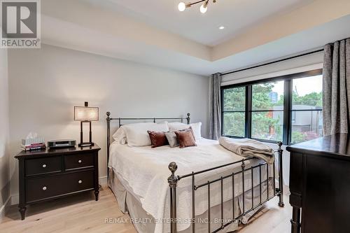 37 Oakwood Avenue N, Mississauga, ON - Indoor Photo Showing Bedroom