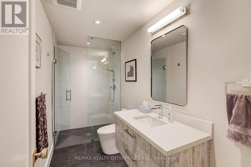 37 Oakwood Avenue N, Mississauga, ON - Indoor Photo Showing Bathroom