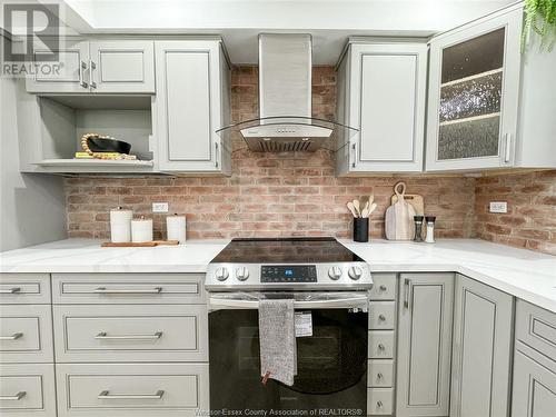 1107 Highland, Windsor, ON - Indoor Photo Showing Kitchen