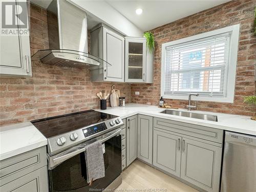 1107 Highland, Windsor, ON - Indoor Photo Showing Kitchen