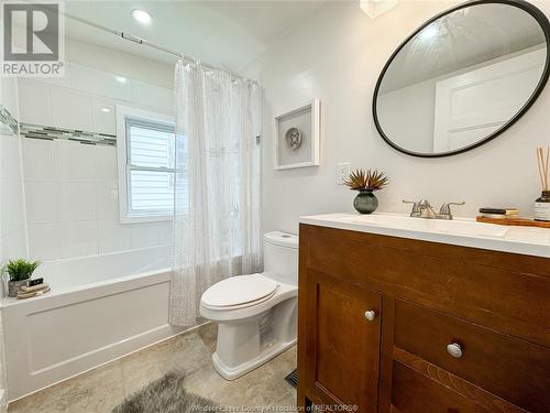 1107 Highland, Windsor, ON - Indoor Photo Showing Bathroom