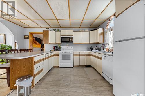 124 Donovel Crescent, Regina Beach, SK - Indoor Photo Showing Kitchen