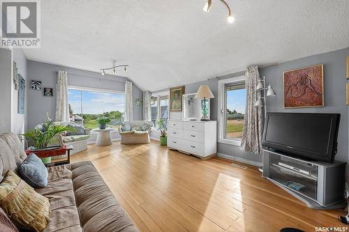 124 Donovel Crescent, Regina Beach, SK - Indoor Photo Showing Living Room