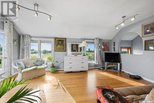 124 Donovel Crescent, Regina Beach, SK - Indoor Photo Showing Living Room