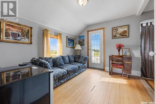 124 Donovel Crescent, Regina Beach, SK - Indoor Photo Showing Living Room