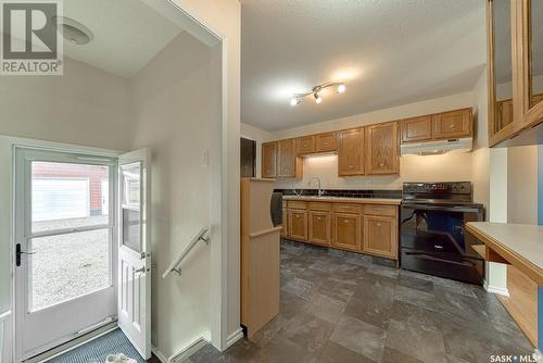 50 Buttercup Crescent Nw, Moose Jaw, SK - Indoor Photo Showing Kitchen
