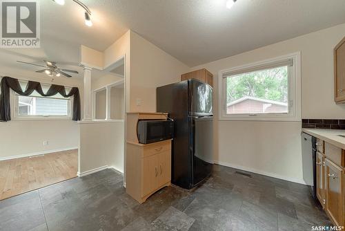 50 Buttercup Crescent Nw, Moose Jaw, SK - Indoor Photo Showing Kitchen