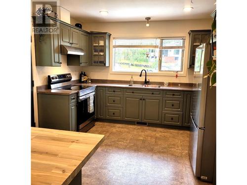 660 Boitanio Street, Williams Lake, BC - Indoor Photo Showing Kitchen