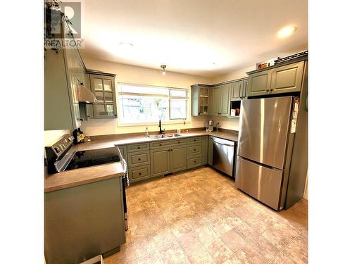 660 Boitanio Street, Williams Lake, BC - Indoor Photo Showing Kitchen With Double Sink