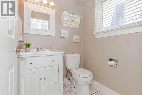 32 Simmons Boulevard, Brampton, ON - Indoor Photo Showing Bathroom