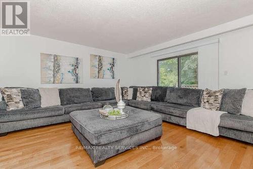 32 Simmons Boulevard, Brampton, ON - Indoor Photo Showing Living Room