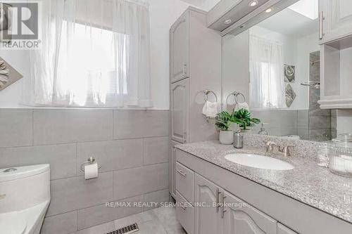 32 Simmons Boulevard, Brampton, ON - Indoor Photo Showing Bathroom