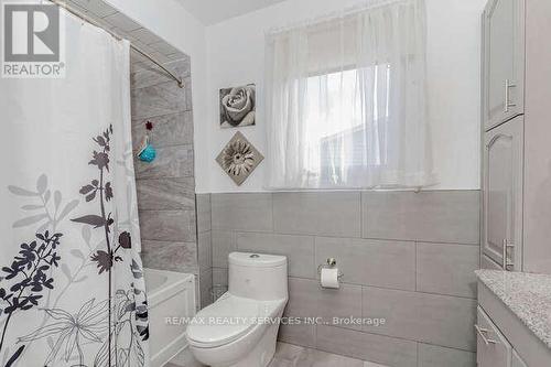 32 Simmons Boulevard, Brampton, ON - Indoor Photo Showing Bathroom