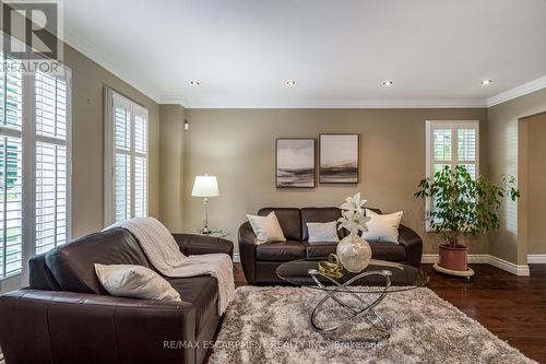 2120 Madden Boulevard, Oakville, ON - Indoor Photo Showing Living Room