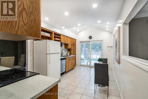 2120 Madden Boulevard, Oakville, ON - Indoor Photo Showing Kitchen