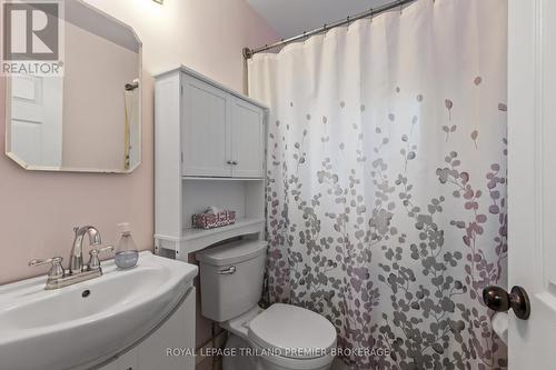 64 Marlborough Avenue, London, ON - Indoor Photo Showing Bathroom