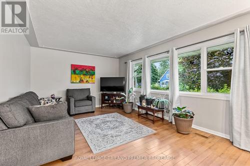 64 Marlborough Avenue, London, ON - Indoor Photo Showing Living Room