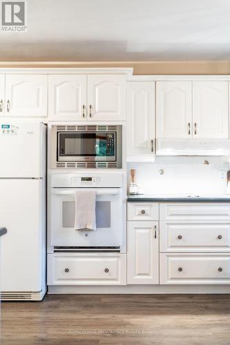 3343 Baker Road N, Hamilton Township, ON - Indoor Photo Showing Kitchen