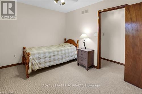 16 Dobbie Road, Thorold, ON - Indoor Photo Showing Bedroom