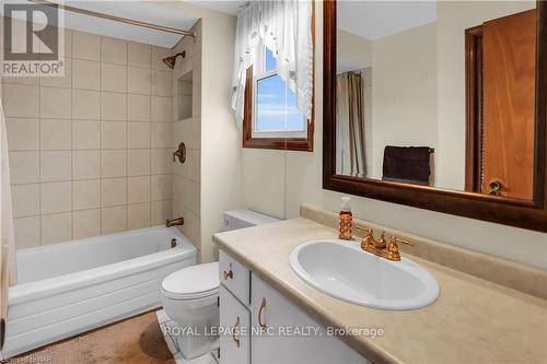 16 Dobbie Road, Thorold, ON - Indoor Photo Showing Bathroom